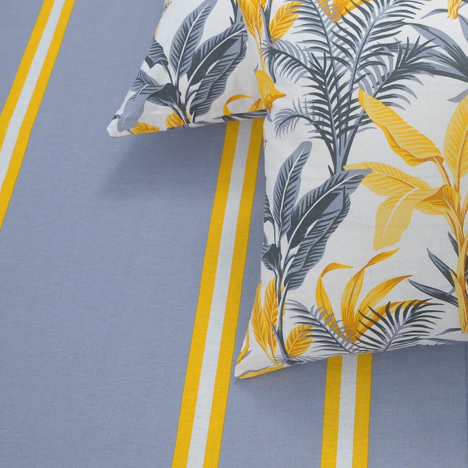 Cotton Double Bed Bedsheet Set – Striped Flamingo Design